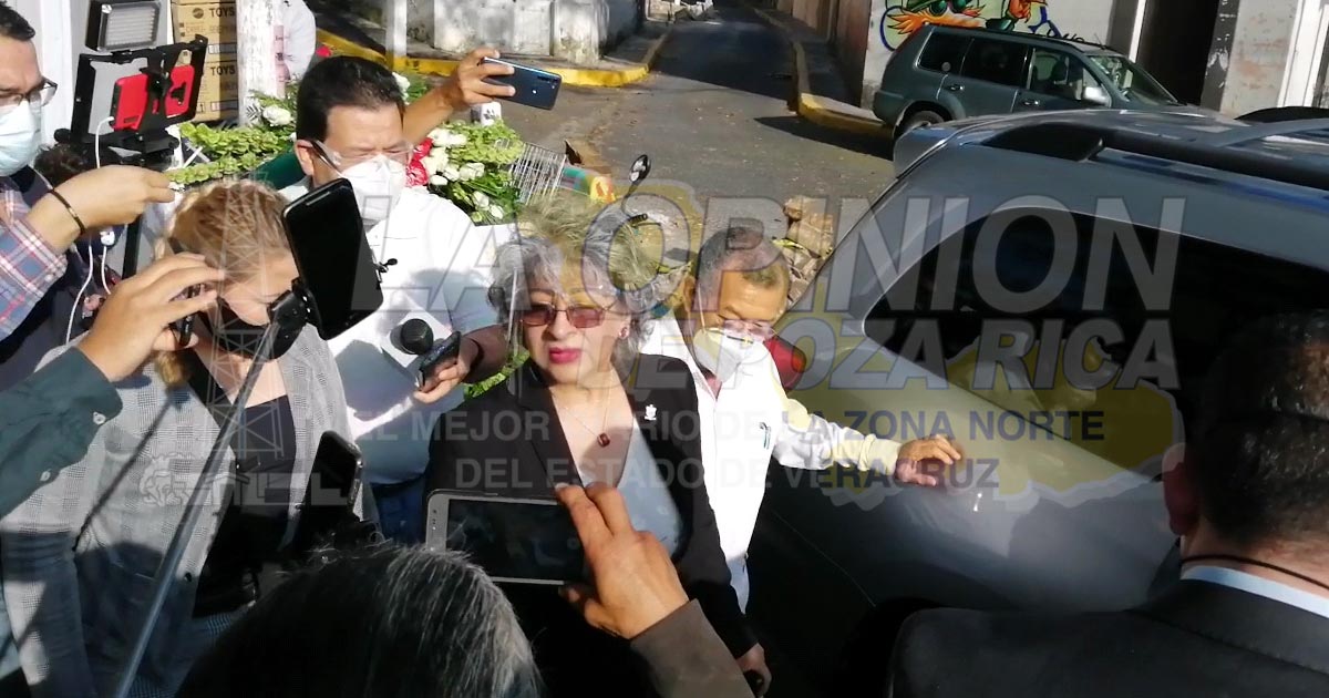 Huye de los medios la presidenta del TSJE de Veracruz