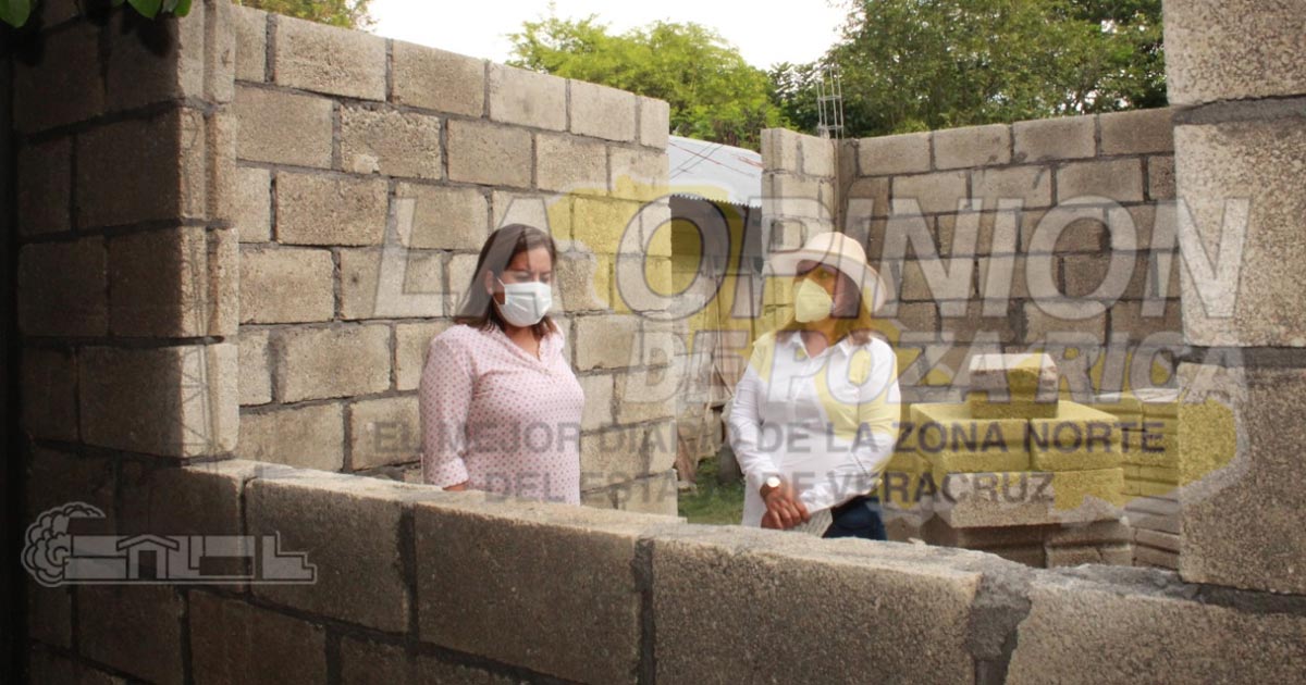 Construyen cuartos dormitorio para familias vulnerablesen Coatzintla