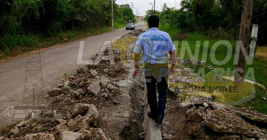 Supervisa alcalde de Naranjos obra de la calle Tabasco