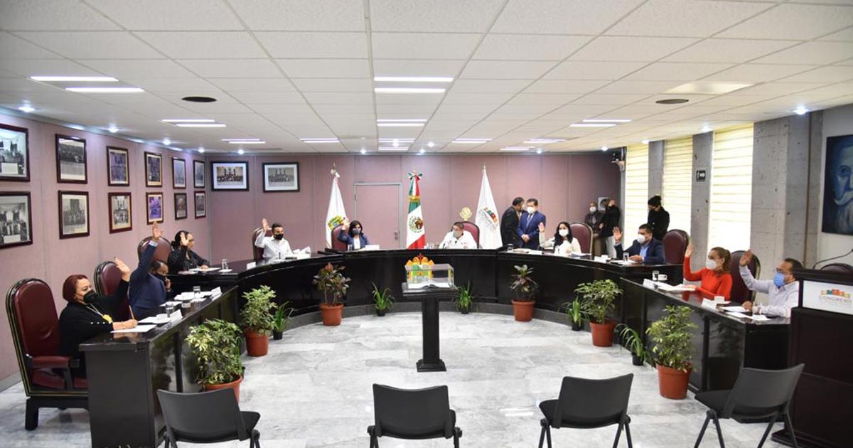 Reciben 50 personas dispensa legislativa para ocupar dos plazas en el Sector Salud