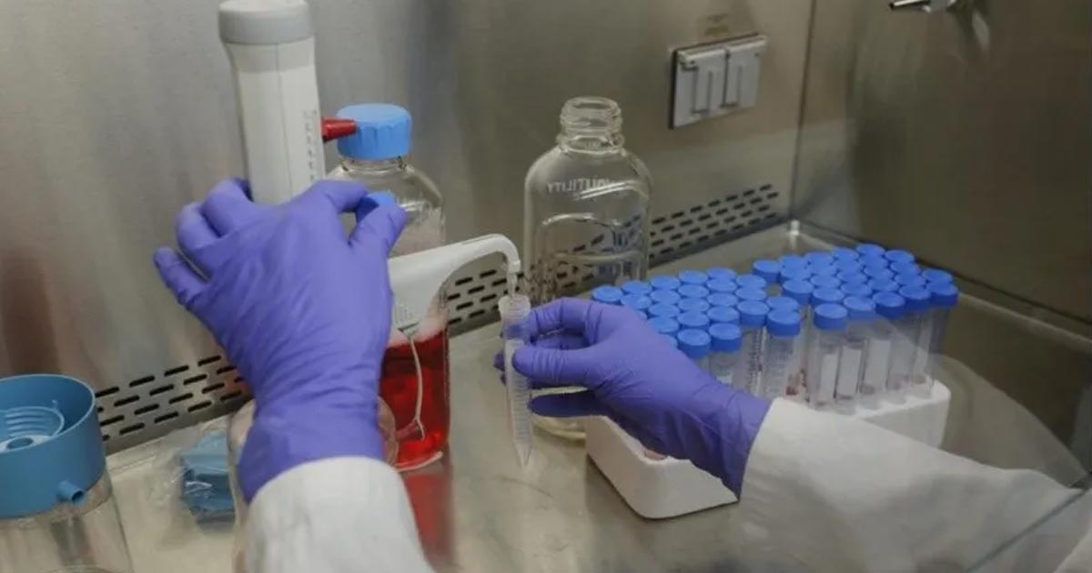 Vacunan al primer mexicano en el mundo contra Covid-19