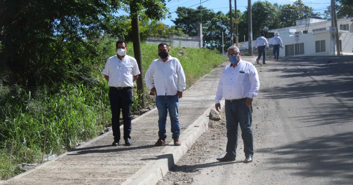 Alcalde de Naranjos constata avance de obra en calle Artesanos
