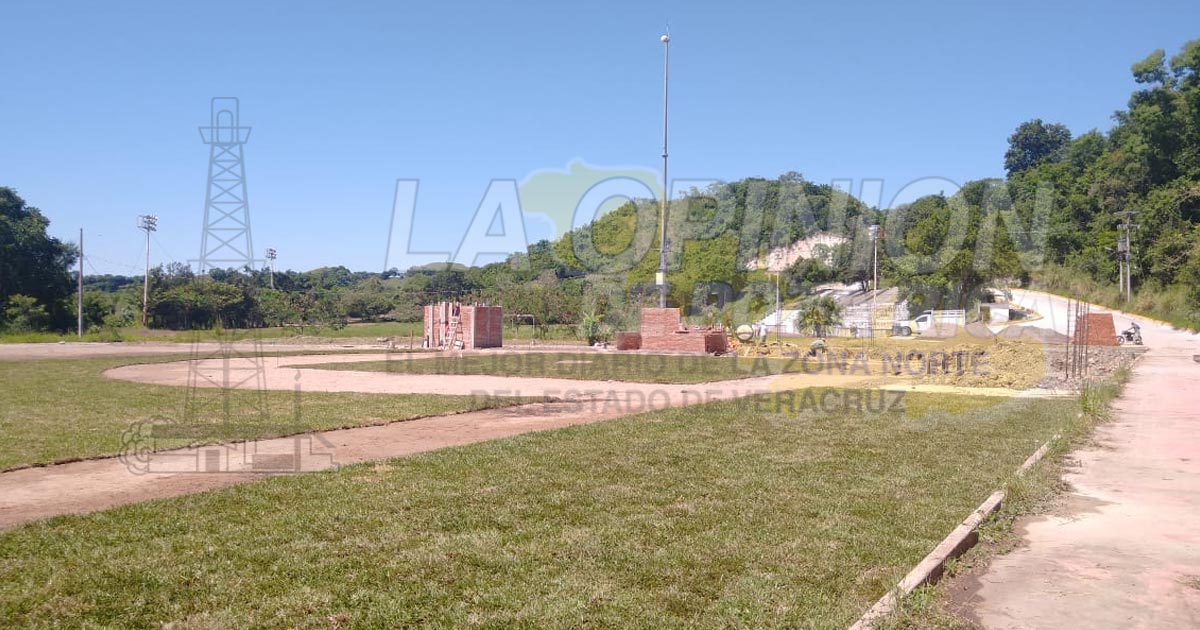 Avanza construcción de campo de béisbol