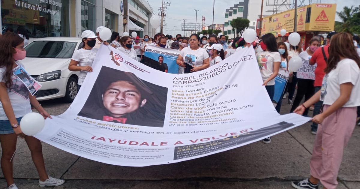 Marchan familiares de desaparecido en Coatzacoalcos