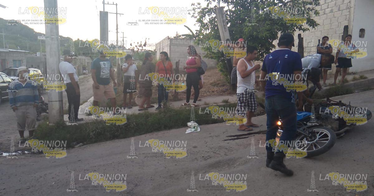 Chocan par de motociclistas