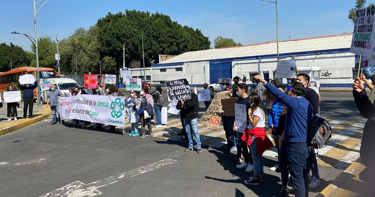 Van a San Lázaro a defender fideicomisos