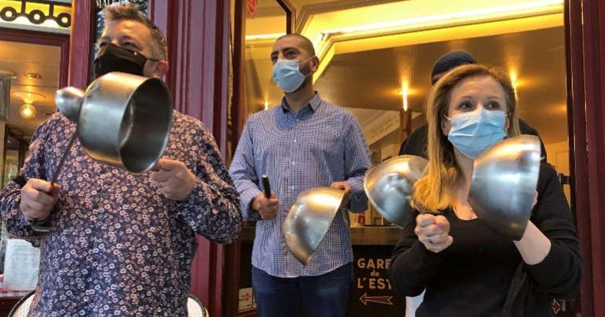 Dueños de restaurantes protestan en París por temor a cierre por coronavirus