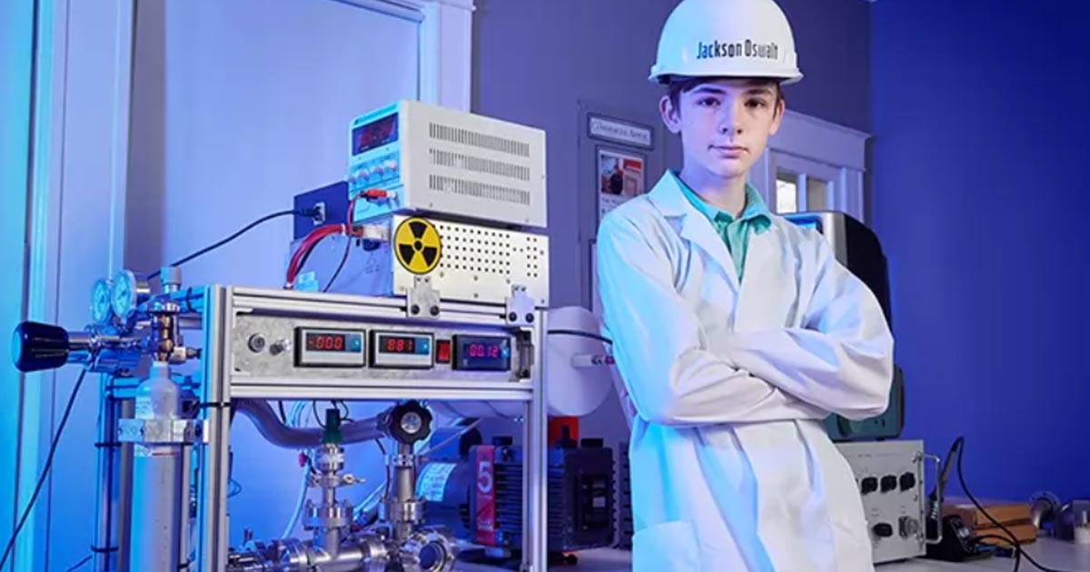 Récord Guinness a adolescente que hizo fusión nuclear en su casa