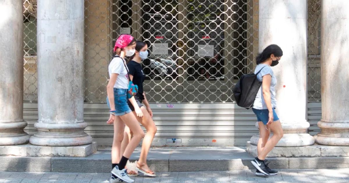 Cataluña cierra bares y restaurantes 15 días