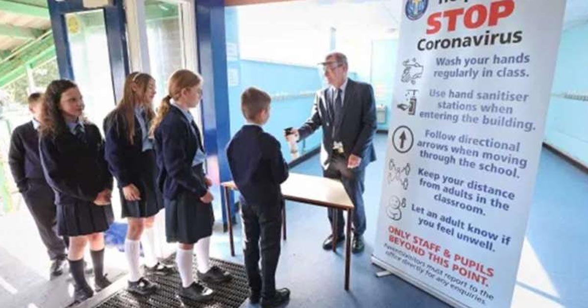 Irlanda del Norte ordena cierre de escuelas para frenar el covid-19