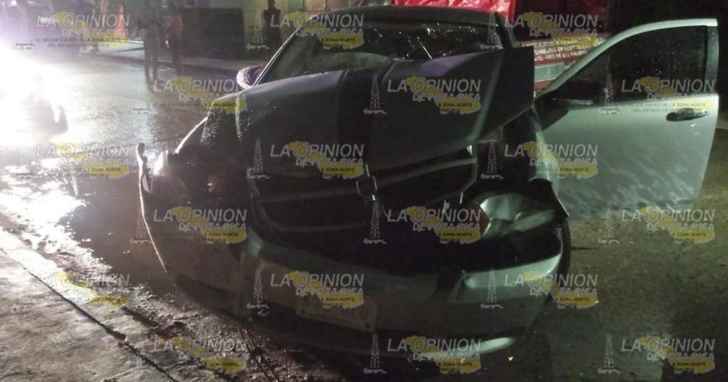 Militar destroza su auto en choque