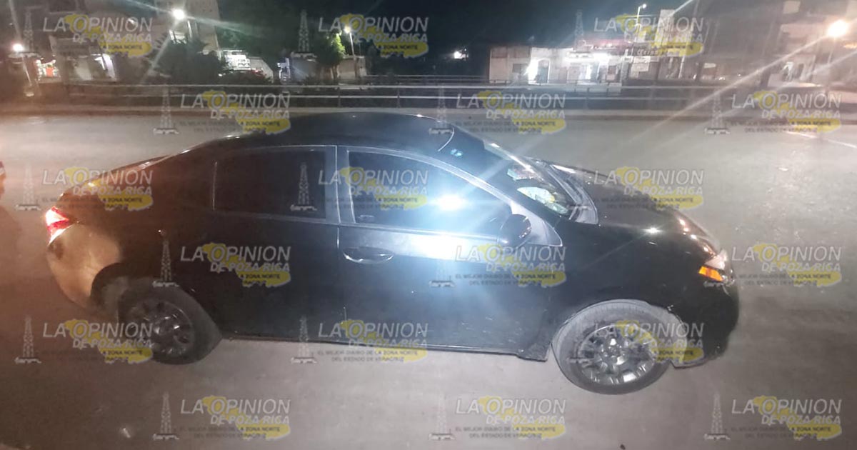 Municipales aseguran un automóvil y detienen a dos personas