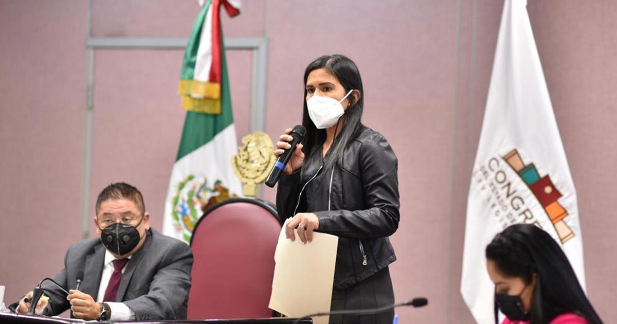 Solicita Diputada apoyo gubernamental a taxistas del Estado