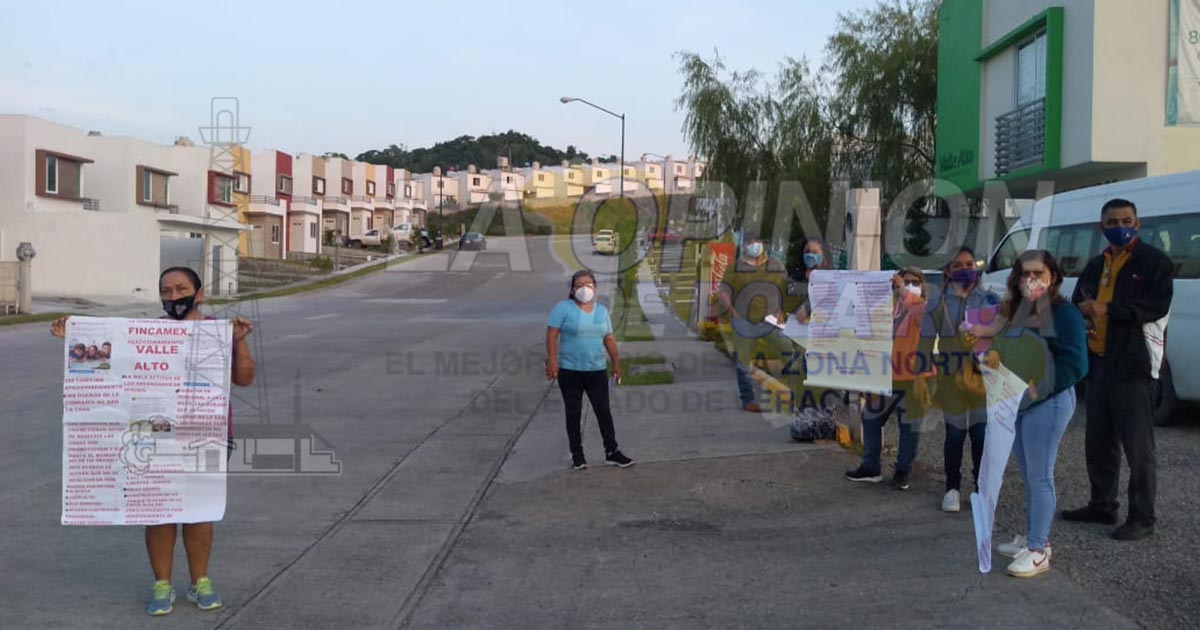 Protestan residentes del fraccionamiento Valle Alto