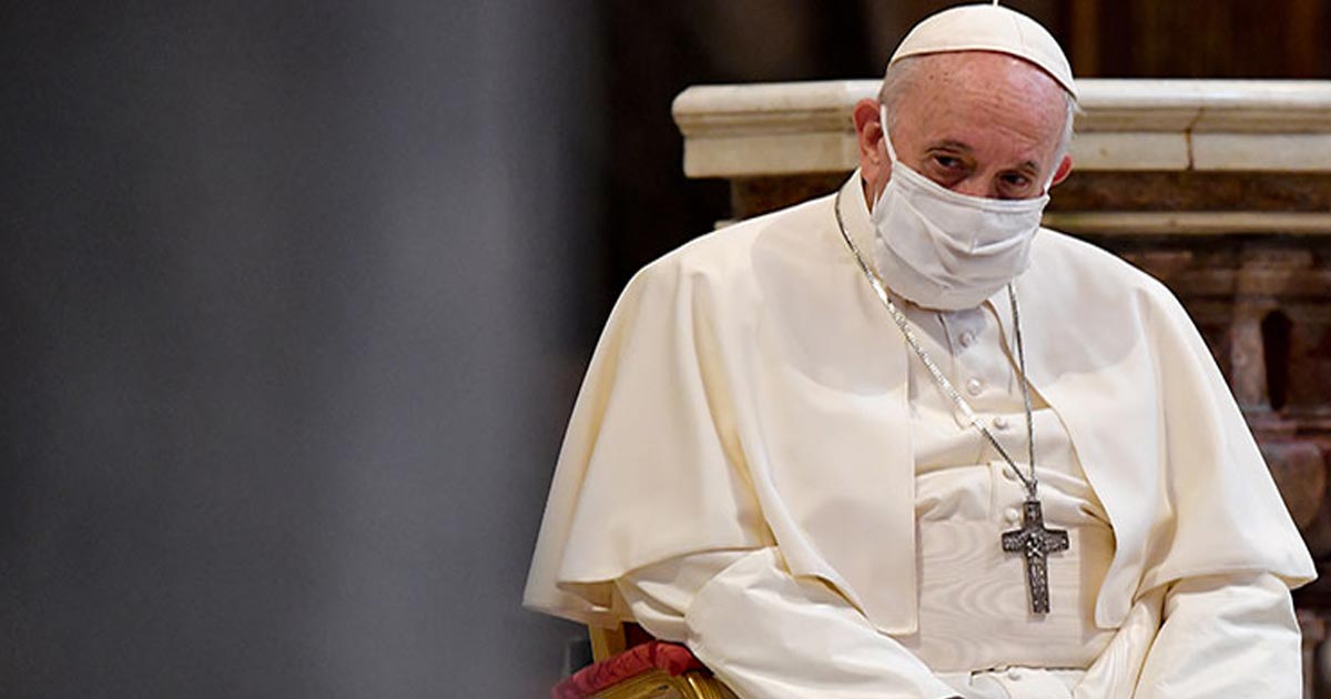Papa Francisco usa cubrebocas