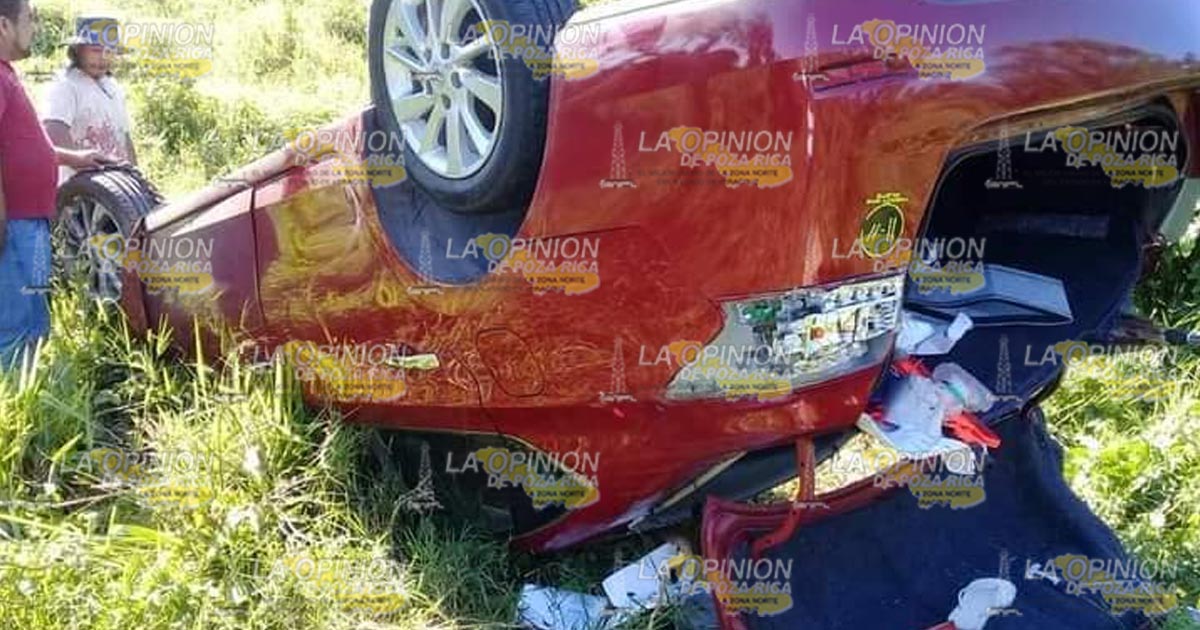 Profesor misanteco se va al barranco con todo y carro