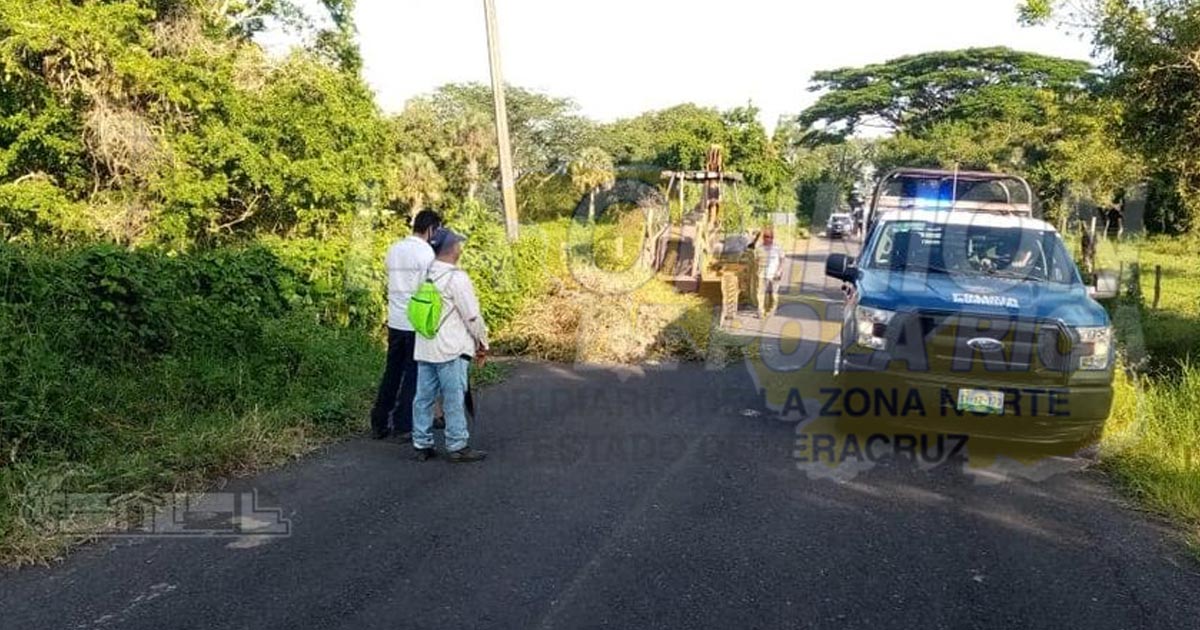 Realizan trabajos de desazolve de cunetas en Chontla