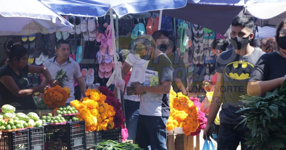 Reaviva Todos Santos al comercio callejero