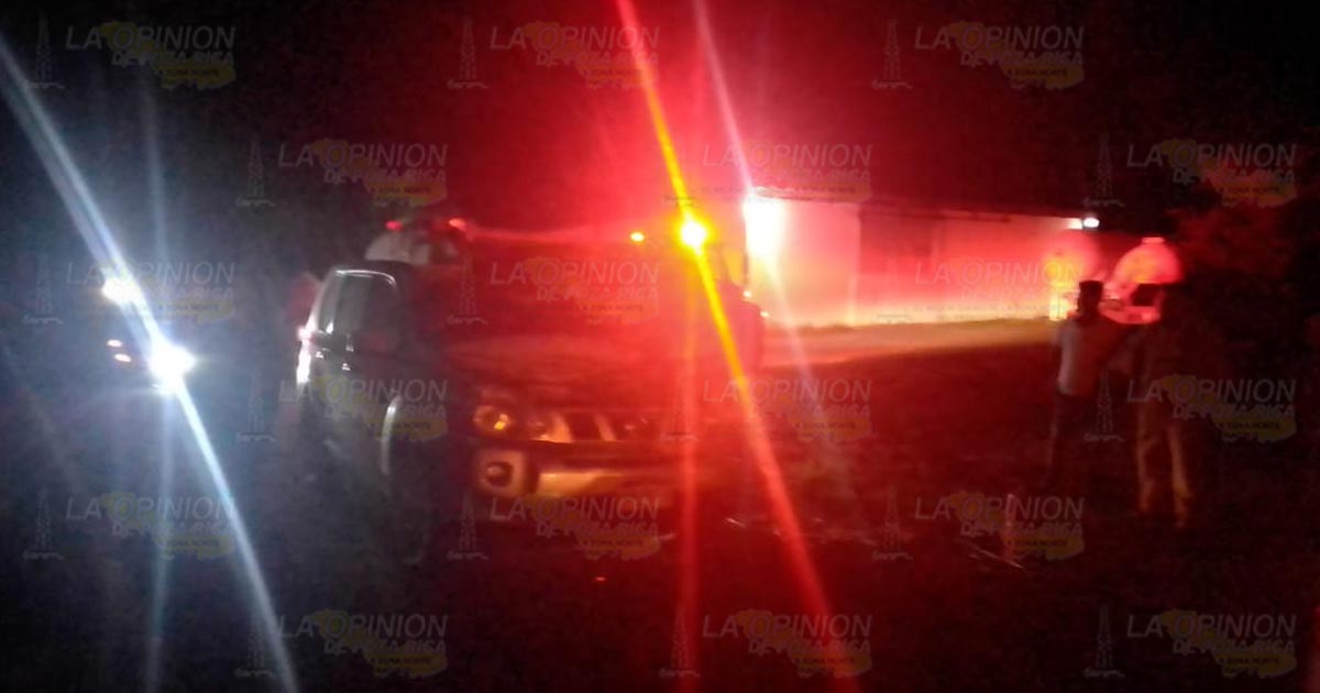 Sofocan incendio de camioneta en Cerro Azul