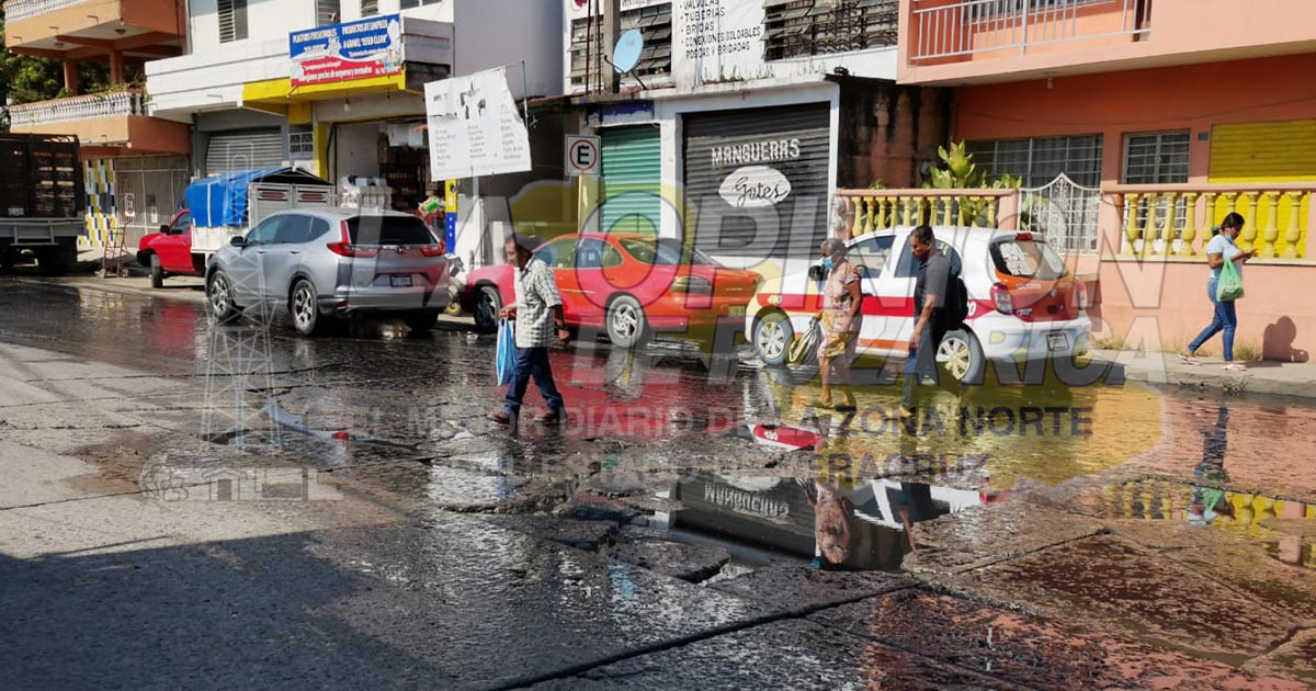Revienta drenaje de aguas negras en la colonia Rivera (+Video)