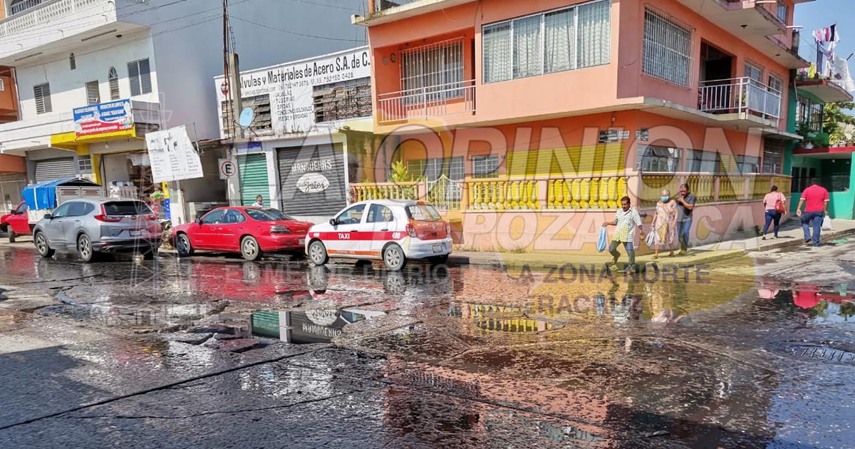 Revienta drenaje de aguas negras en la colonia Rivera (+Video)