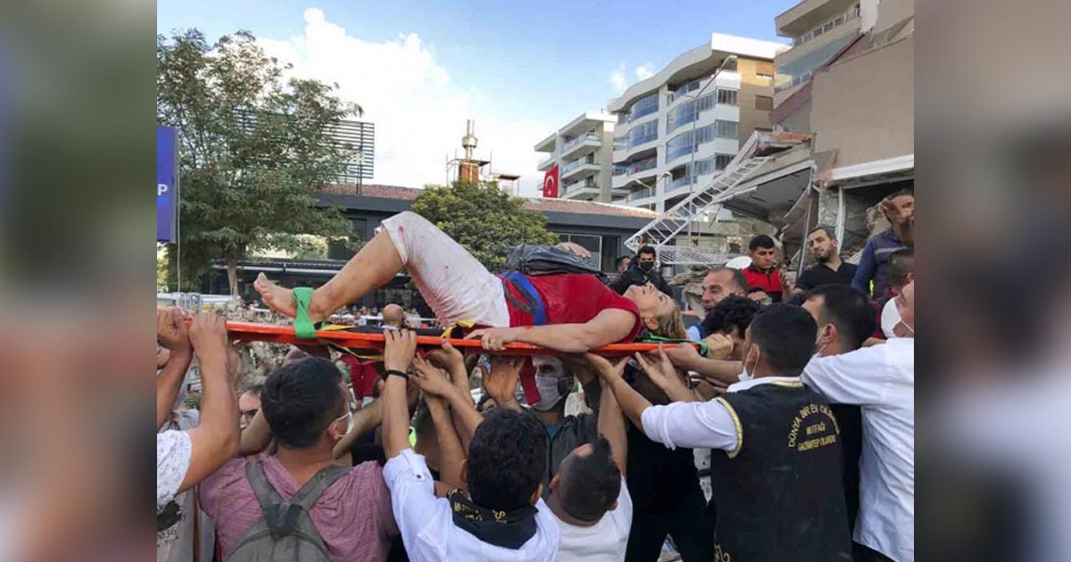 Suman 22 muertos en Grecia y Turquía tras fuerte terremoto