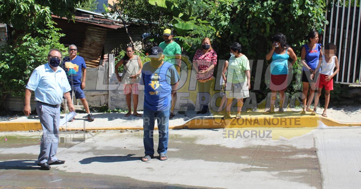 Truena una calle recién pavimentada