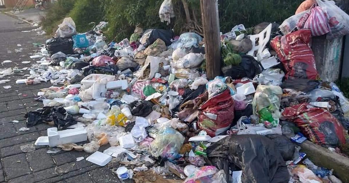 Basureros clandestinos, infestan de basura las calles de Huauchinango