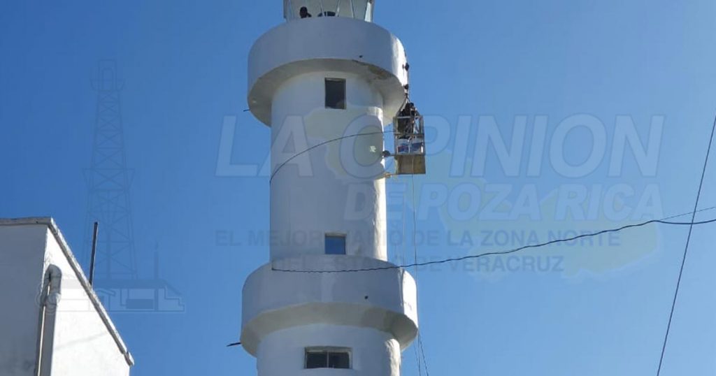 Embellecen el faro en Tecolutla