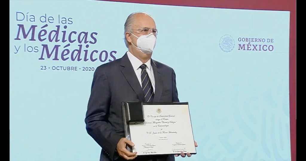 AMLO reconoce a médicas y médicos en Palacio Nacional