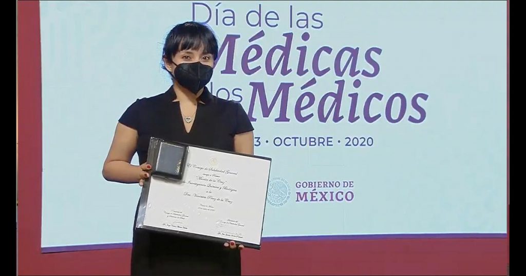 AMLO reconoce a médicas y médicos en Palacio Nacional