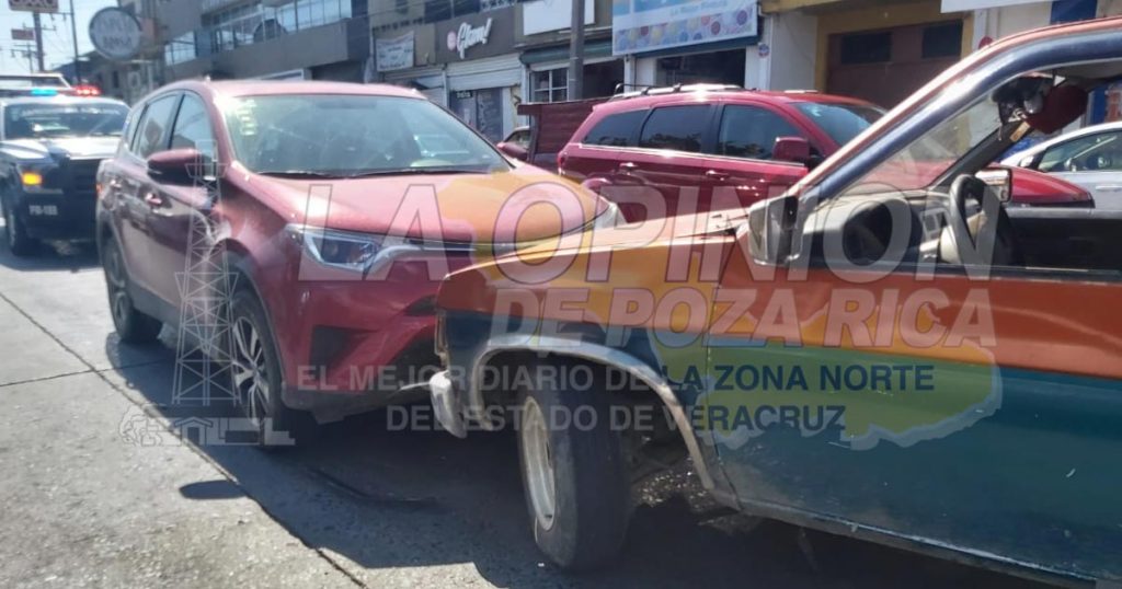 Aparatoso choque en la colonia Cazones