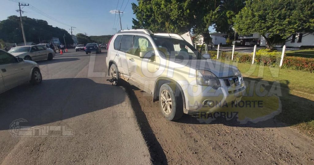 Chocan camioneta y compacto en Coatzintla
