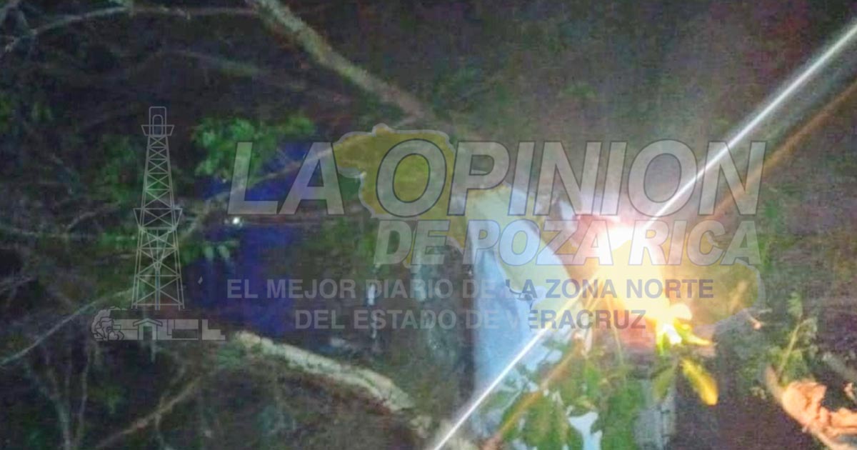 Dos muertos en volcadura de Camioneta en Chinampa