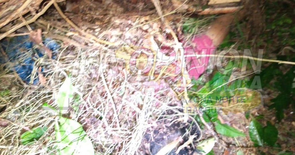 Dos muertos en volcadura de Camioneta en Chinampa