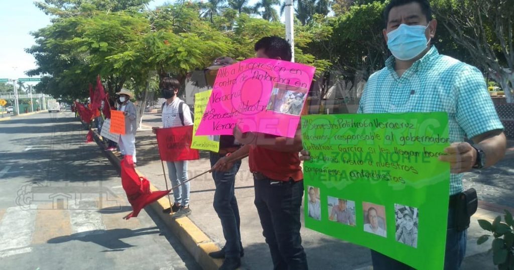 Protestan por desaparición de integrantes del Movimiento Antorchista