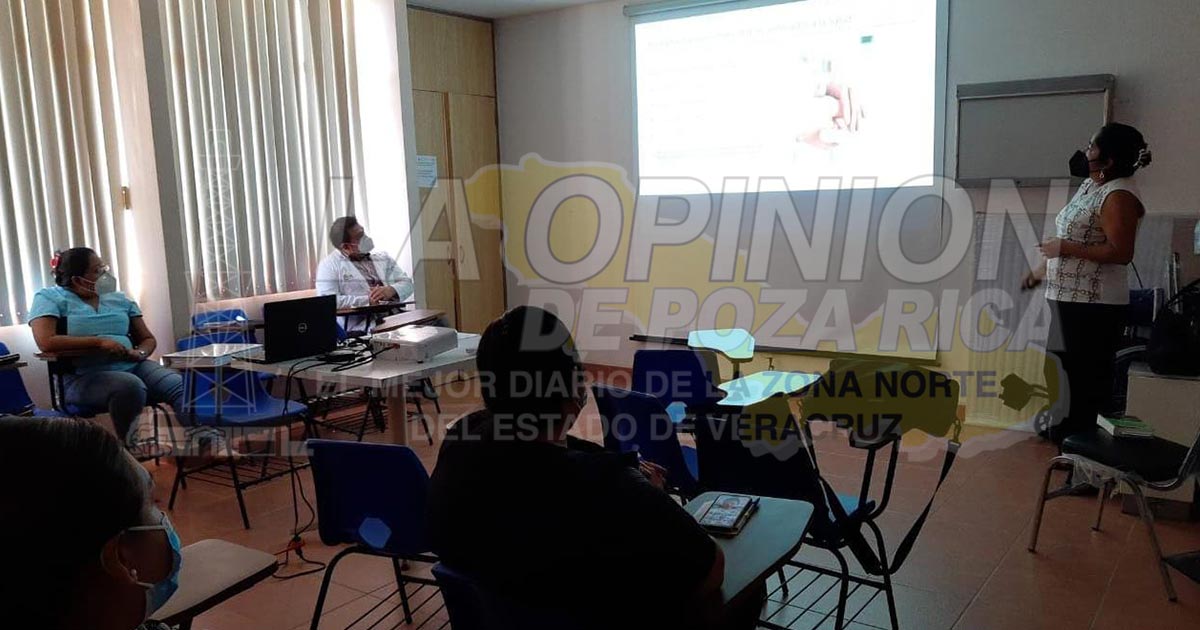 Capacitan en derechos humanos a médicos del Totonacapan