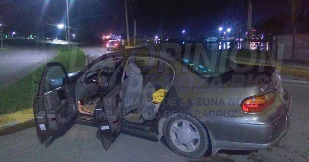 Choca con un marino y huye