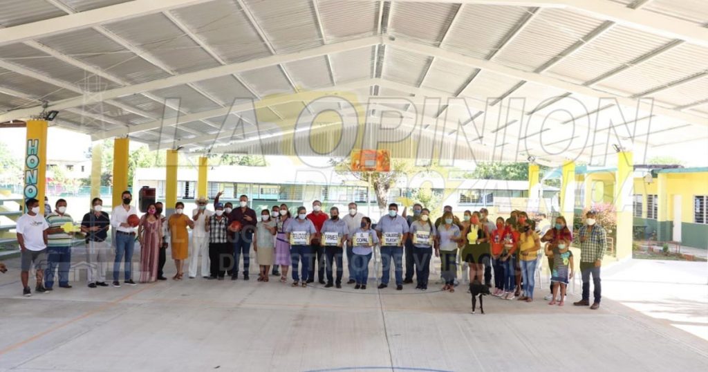 Con obras y acciones, Tihuatlán avanza a paso firme