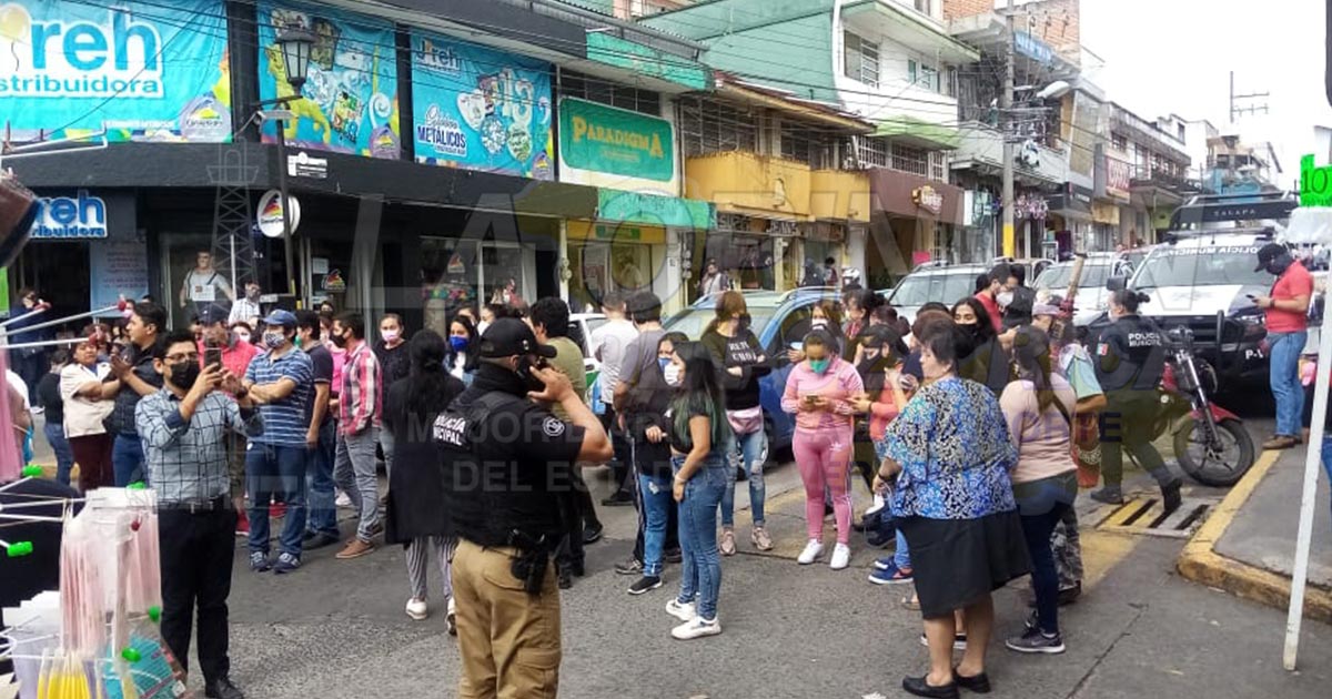 Se rebelan comerciantes, bloquean Clavijero