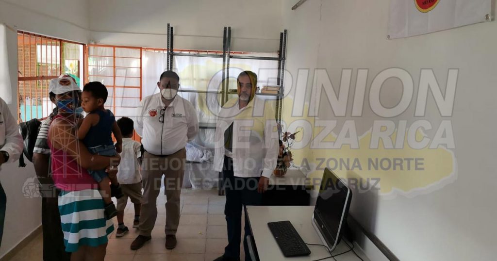 Acercan servicios básicos y digitales a pobladores de Esteros de Milpas y gente de la región en Tamiahua