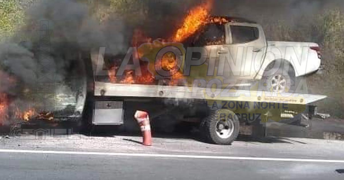 Se incendia grúa sobre la autopista