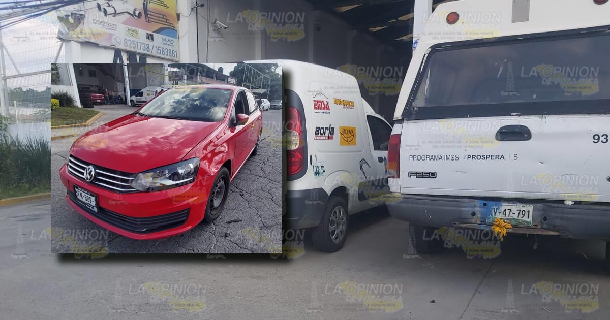 Camioneta choca por querer ganar el paso en Coatzintla