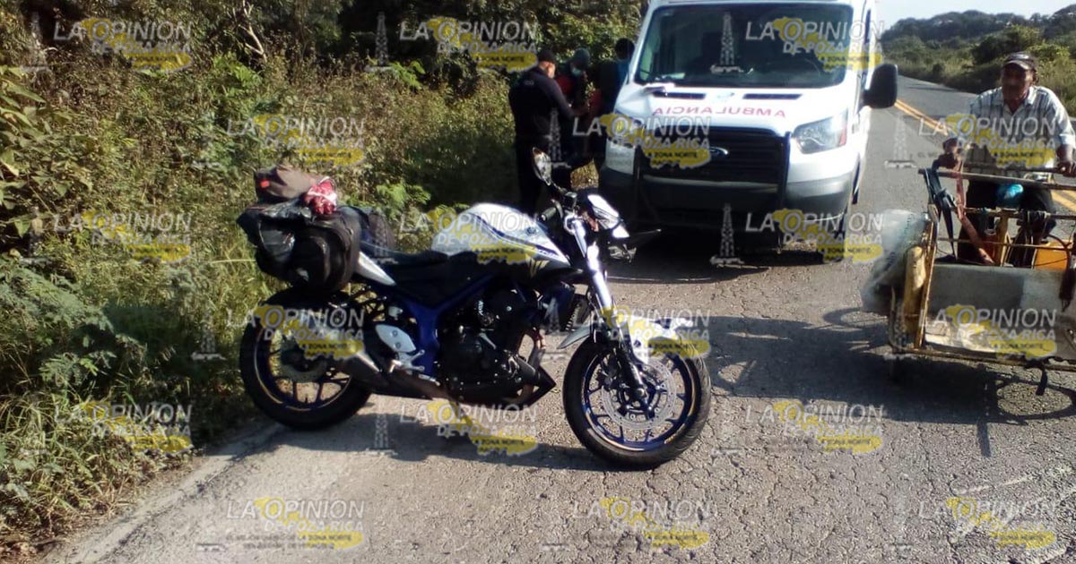 Camioneta se sale de la carretera