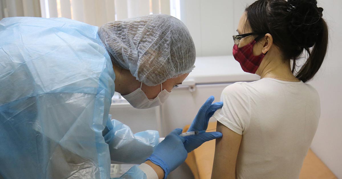 EUA empezaría vacunación anti-COVID en diciembre