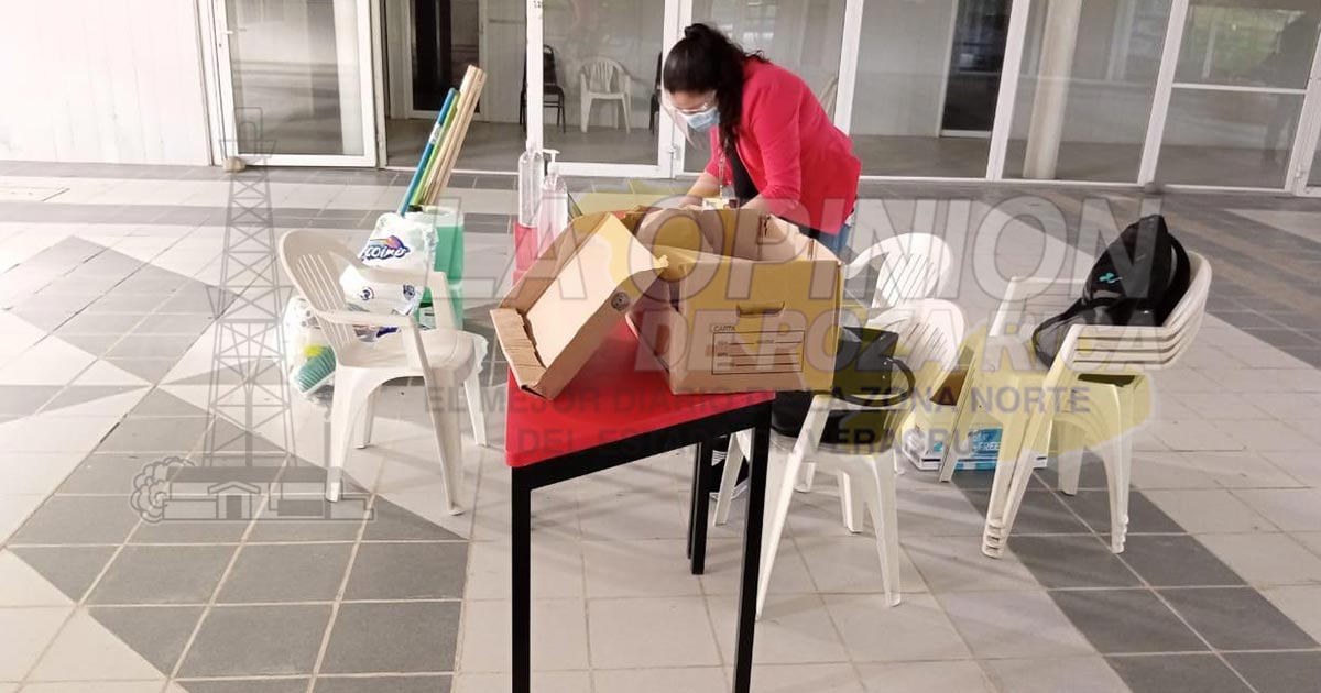 Entregan material de limpieza a escuela de tiempo completo