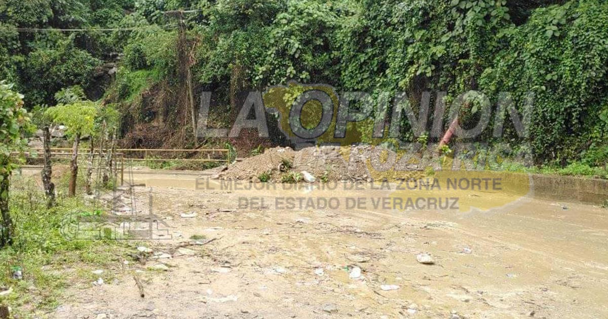 Obstruyen acceso de colonia Heliodoro Dávila