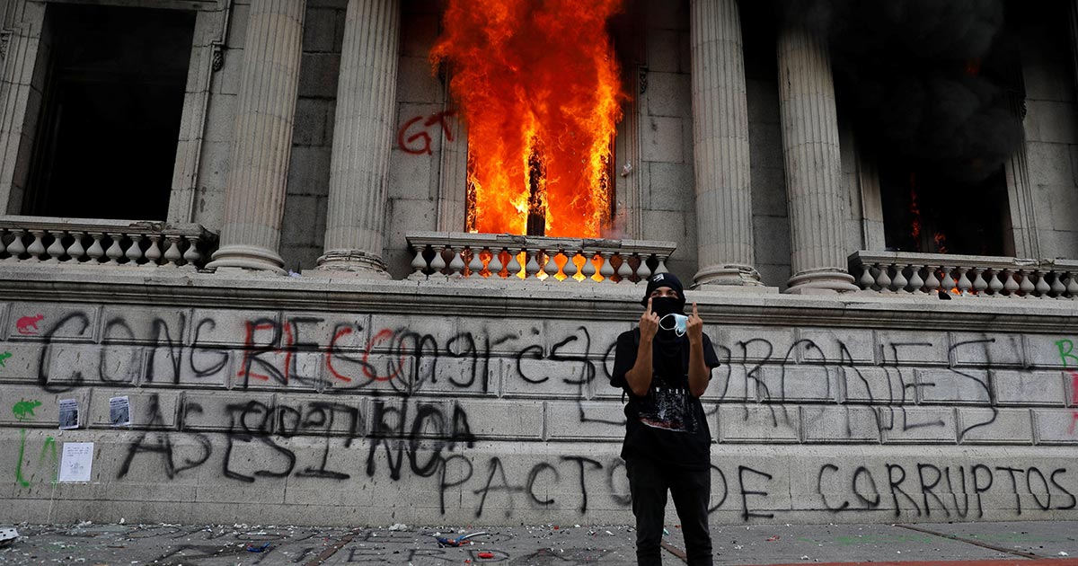 Vicepresidente de Guatemala urge investigar quema del Congreso