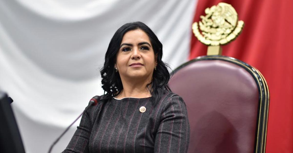 Gómez Cazarín celebra designación de Adriana Linares como presidenta del Congreso Local