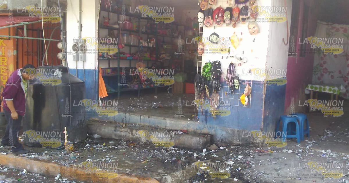 Se incendia expendio clandestino de cuetes en Tamalin